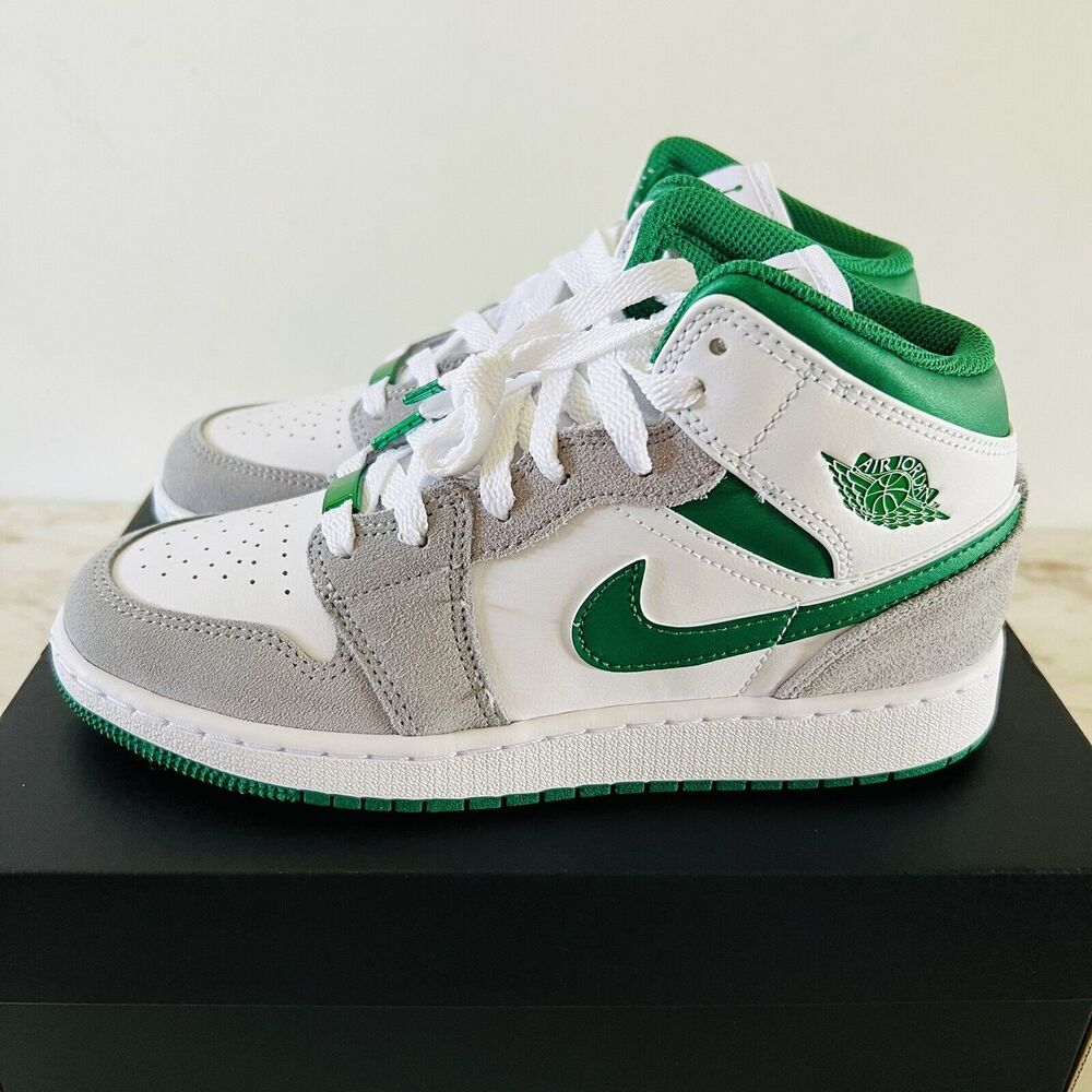 NIKE Air Jordan 1 Mid SE White/Light Smoke Grey/Pine Green - M 5.5 Y (7 W)